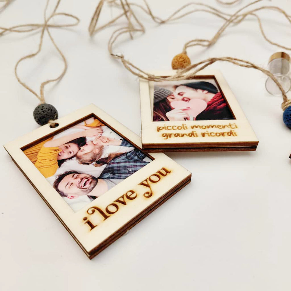 Cornice in legno con profumatore per auto