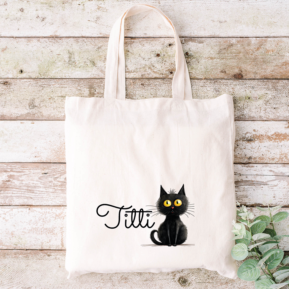 Borsa in tela con un simpatico gatto nero e la stampa "Tilli", accanto a foglie verdi - si abbina perfettamente al nostro Specchietto Tondo di In Casa di Ale per un set coordinato.