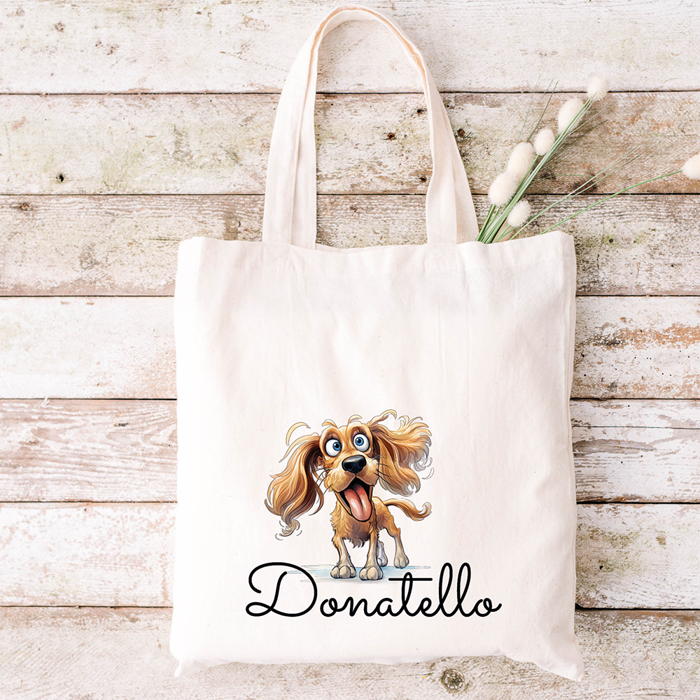 Borsa tote beige con un cane dei cartoni animati, il nome Donatello e fiori secchi all'interno: perfetta da abbinare allo Specchietto Tondo di In Casa di Ale per un tocco affascinante e personalizzato.
