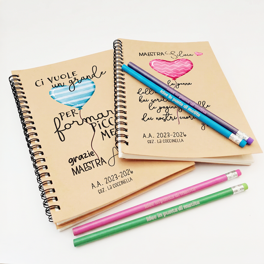 Matite incise abbinate a taccuini personalizzati per regalo maestra fine anno scolastico