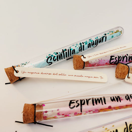 Ampollina dei Desideri azzurra con scritta Scintilla di auguri, paiettes abbinate e tag con frase, in scatolina kraft