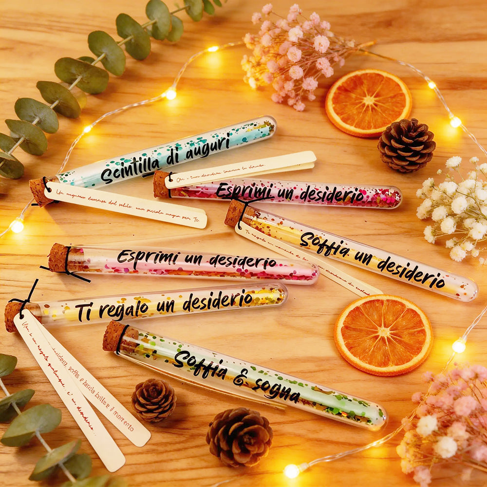 Set di Ampolline dei Desideri con candeline colorate, frasi personalizzate, paiettes e stelline in ambientazione decorativa