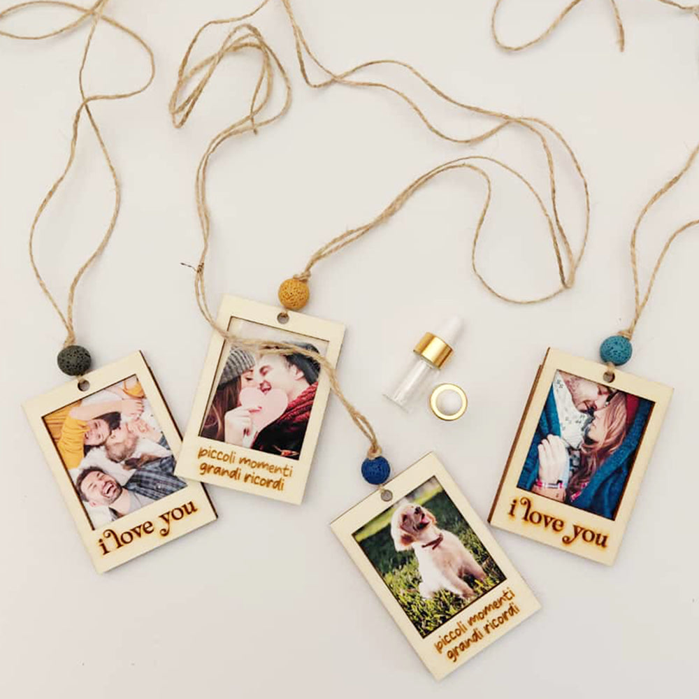 Cornice in legno con profumatore per auto