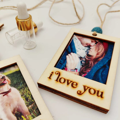 Cornice in legno con profumatore per auto