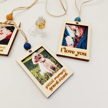 Cornice in legno con profumatore per auto