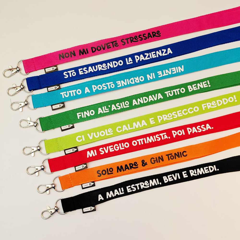 Lacci da collo personalizzati in diversi colori con frasi divertenti
