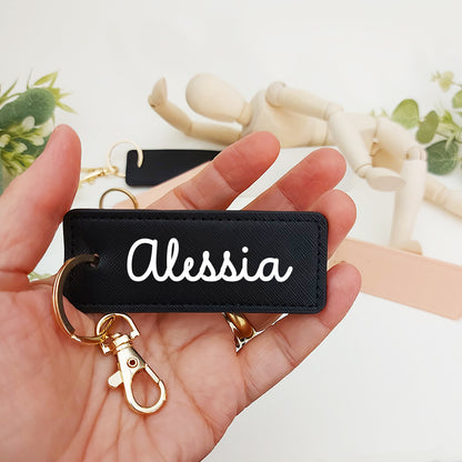 portachiavi rettangolare dimensione reale in mano