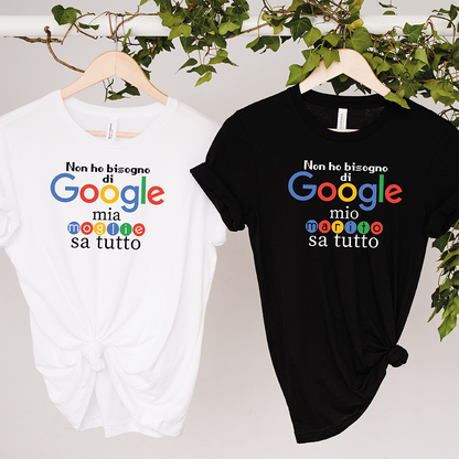 Due T-shirt Sa tutto di Il mio negozio su appendini con testo in italiano: "Non hai bisogno di Google, il tuo partner sa tutto.