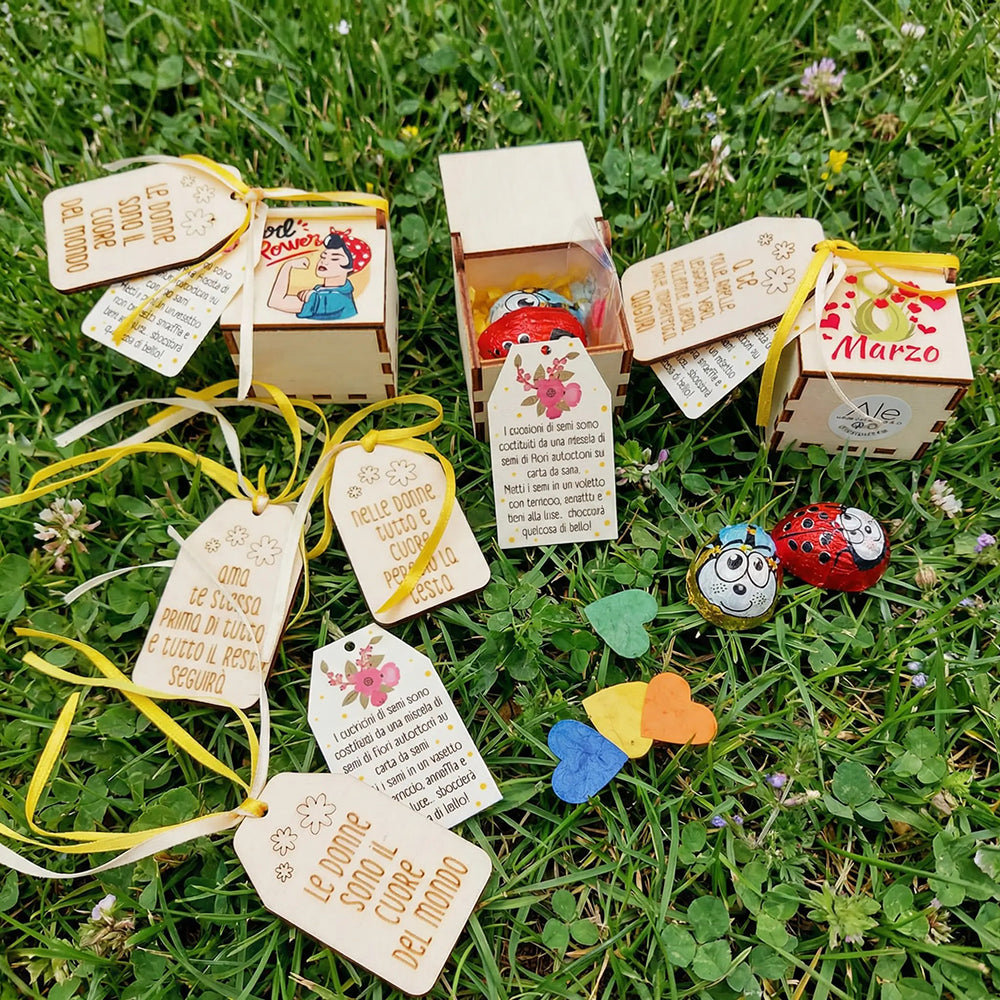 Scatoline Festa della Donna in legno con tag personalizzate, cioccolatini ape e coccinella e cuoricini piantabili con semi