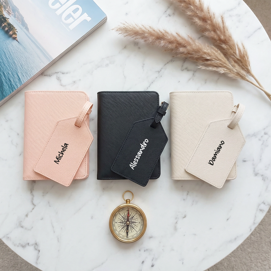 Set viaggio personalizzato disponibile nei colori nero rosa e ostrica con nome applicato