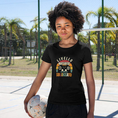 Studente con t-shirt bianca Maturità superata, regalo personalizzato per maturando