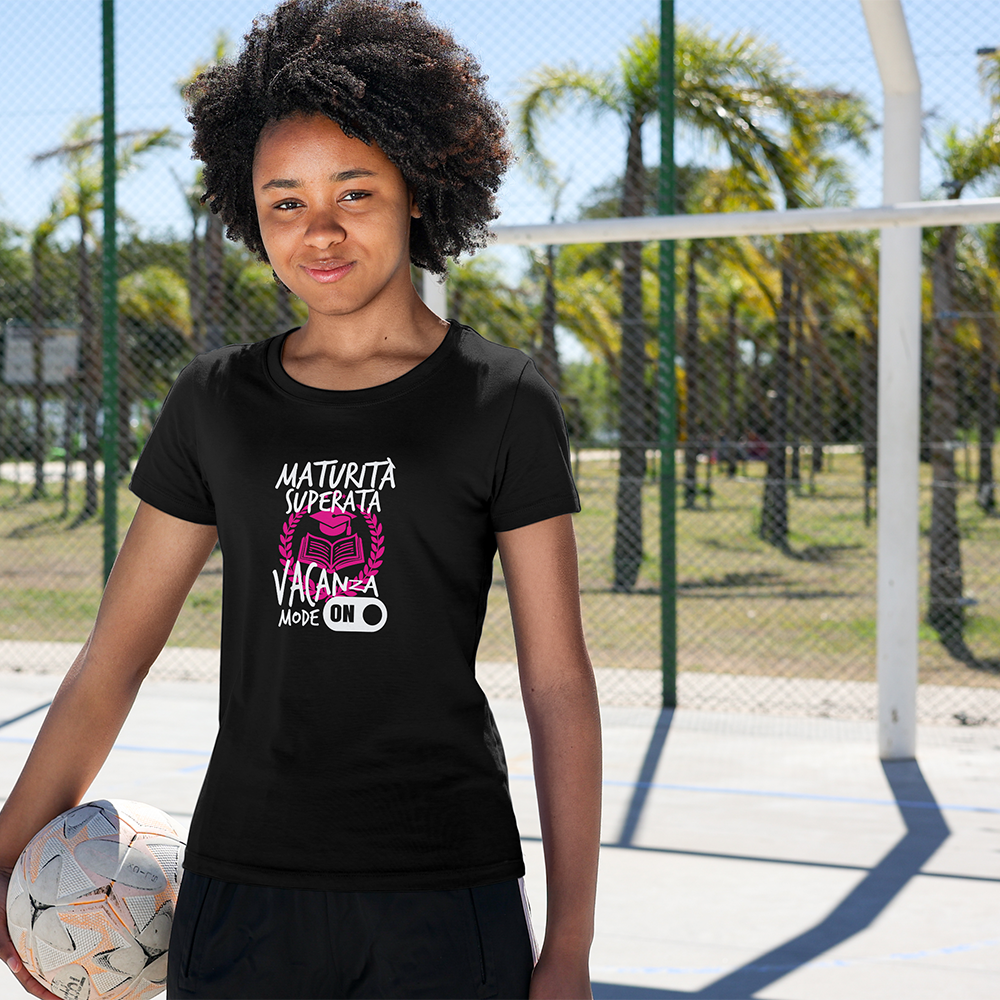 T-shirt nera per maturanda con grafica Maturità saperata, vacanza mode on, regalo simpatico per la Maturità