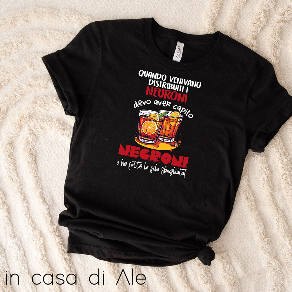 T-shirt nera Neuroni Negroni con grafica ironica aperitivo