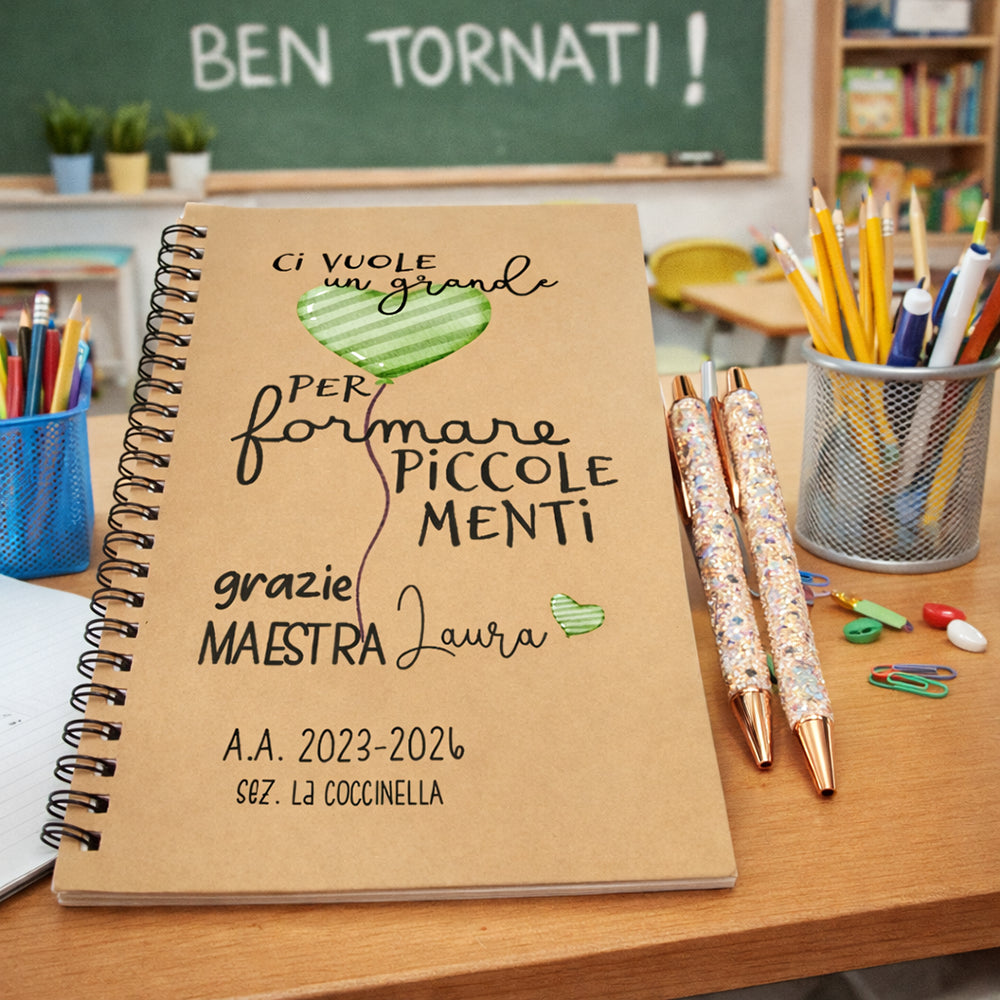 Dettaglio copertina taccuino maestra personalizzato, regalo fine anno scolastico