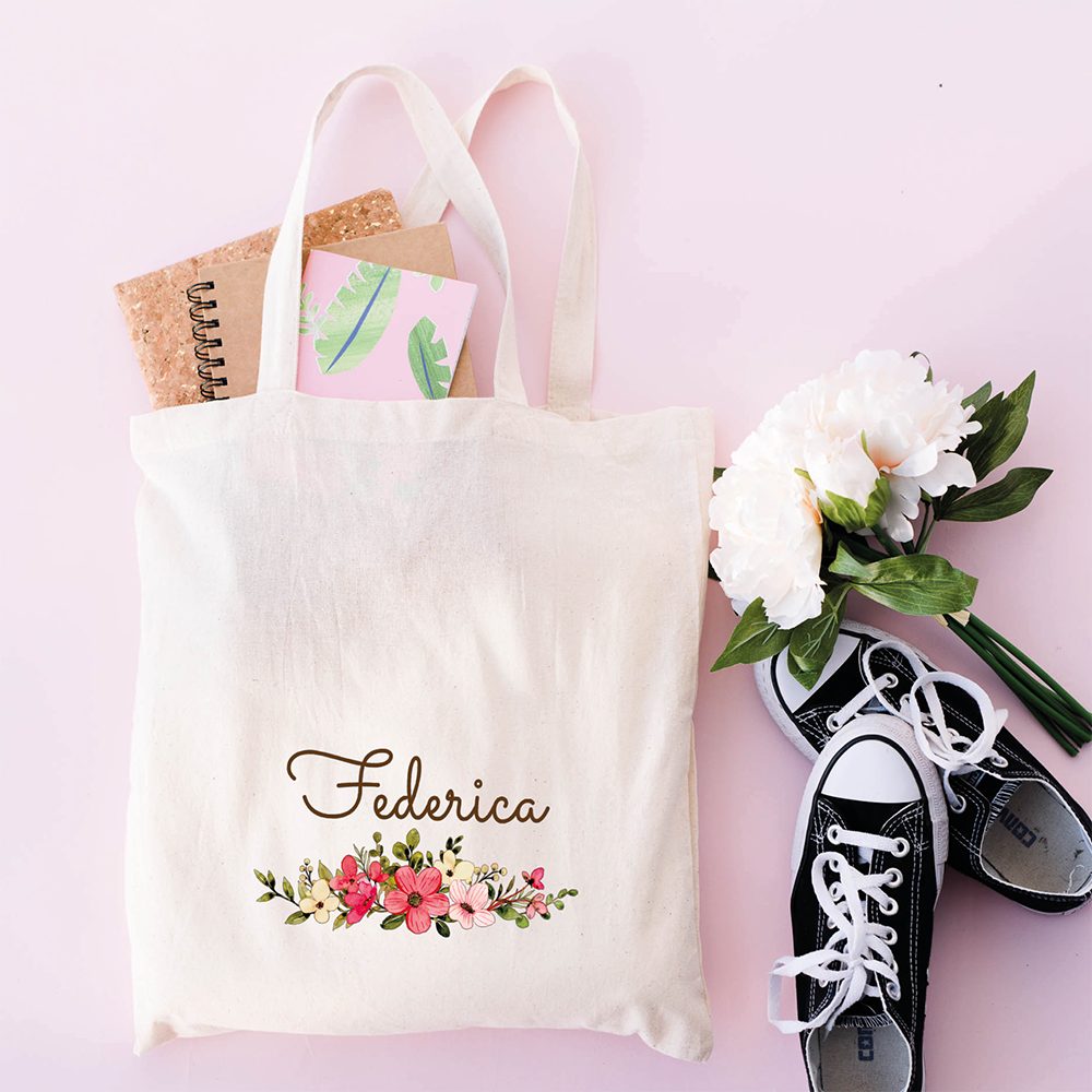 Tote bag personalizzata con nome e grafica floreale rosa, shopper in cotone bianca con nome personalizzabile