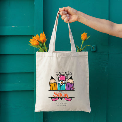 Tote bag maestra personalizzata con grafica grazie matite, nome maestra, anni scolastici e sezione