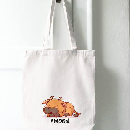 Tote bag mood con toro addormentato, shopper in cotone bianca appesa