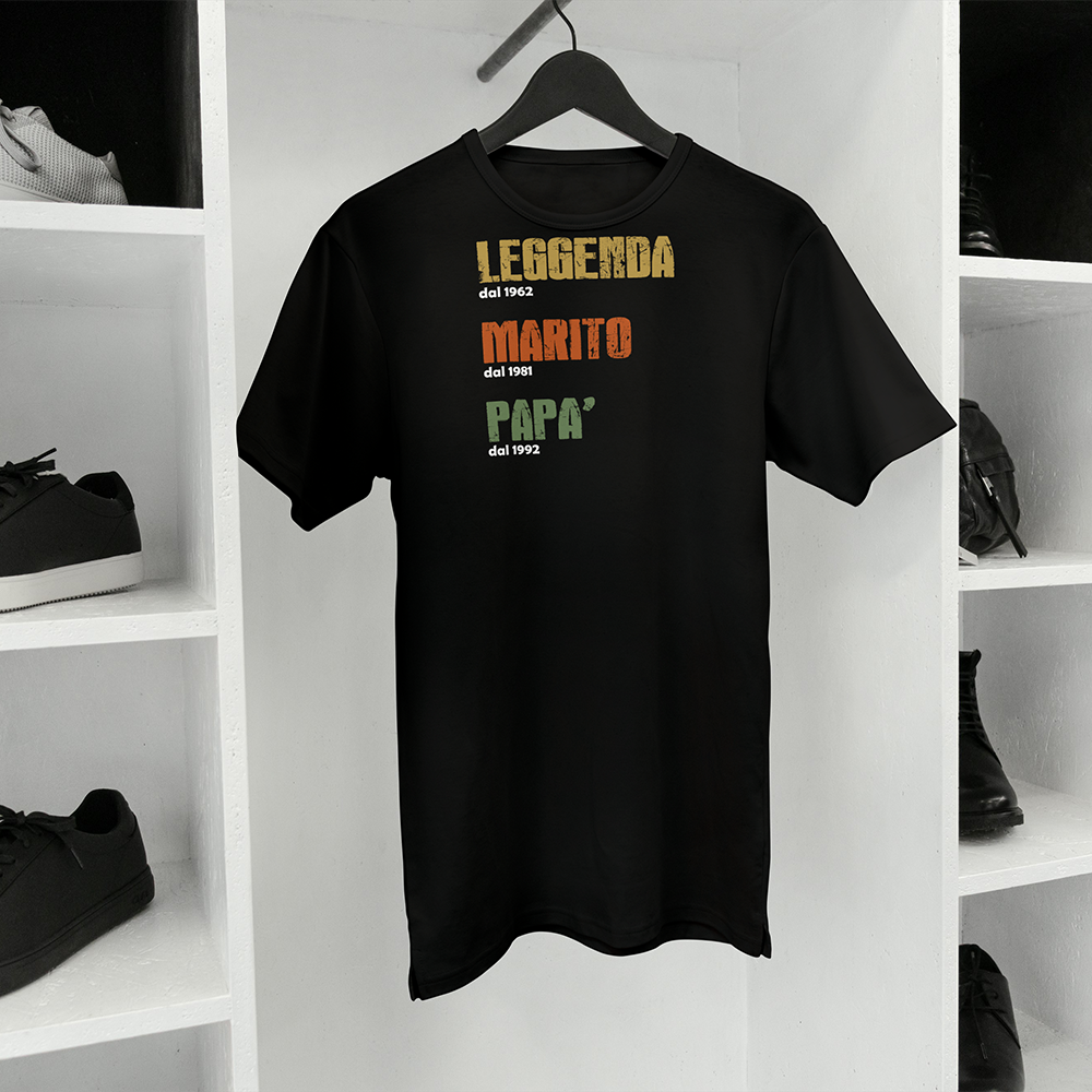 T-shirt nera appesa con stampa “Leggenda, Marito, Papà” e anni personalizzabili